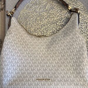 Michael Kors Isabella Shoulder Bag